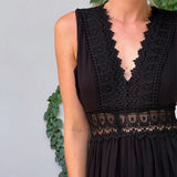 Aurélie™ | Elegant sommarklänning i spets med V-ringning