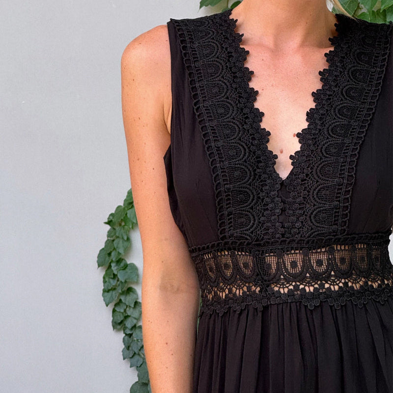 Aurélie™ | Elegant sommarklänning i spets med V-ringning